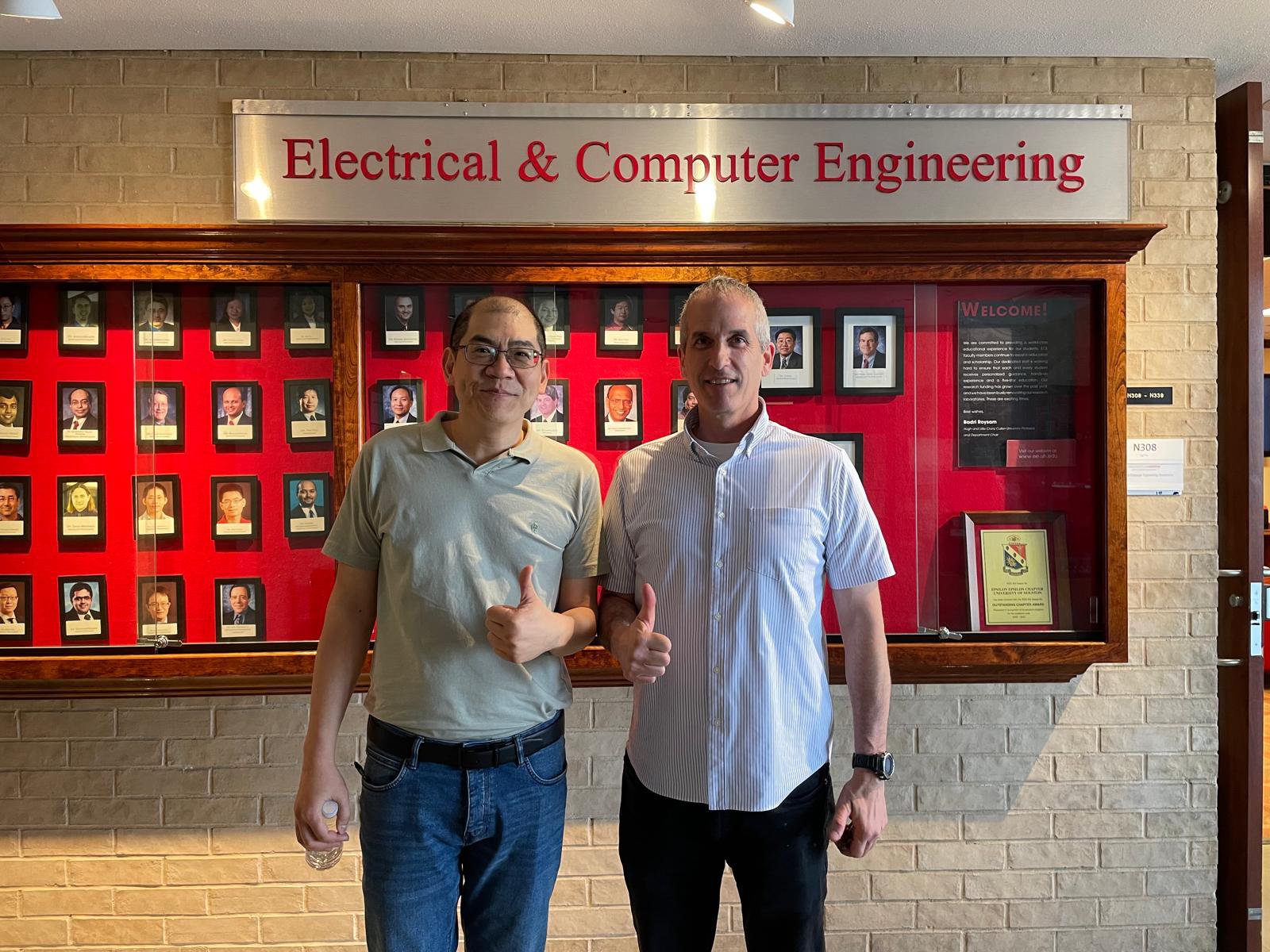During his visit to the United States, Prof. Amos Danielli traveled to the University of Houston, where he was hosted by Prof. Wei-Chuan Shih from the Department of Electrical and Computer Engineering. Prof. Shih’s research focuses on nanobiophotonics, including surface-enhanced Raman spectroscopy (SERS), optical imaging, and portable biosensing technologies for biomedical applications. Prof. Danielli gave a lecture to local students, presenting recent advancements in biosensing from our laboratory. He later met with Prof. Shih to explore potential opportunities for future research collaboration.